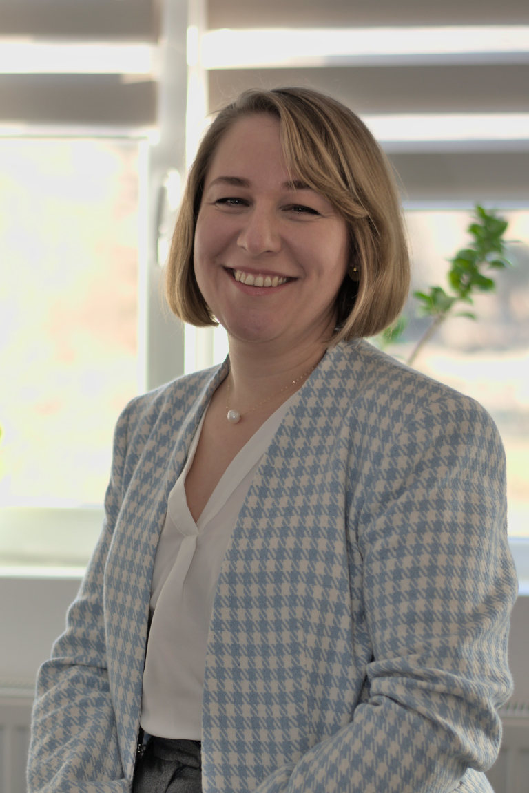 Dr. Paula Percsi